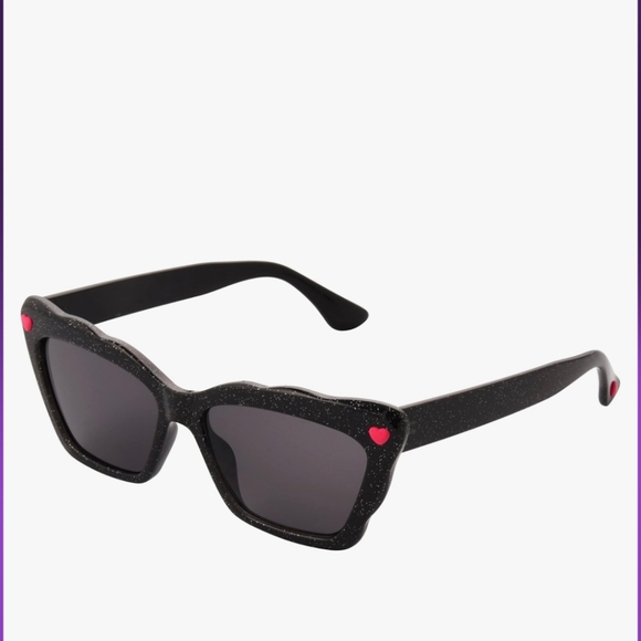 🆕Bestey Johnson Black Glitter Heart Sunglasses - Picture 1 of 4